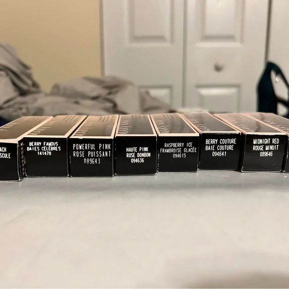 Mary Kay lipsticks tons of different colors! - Picture 2 of 6